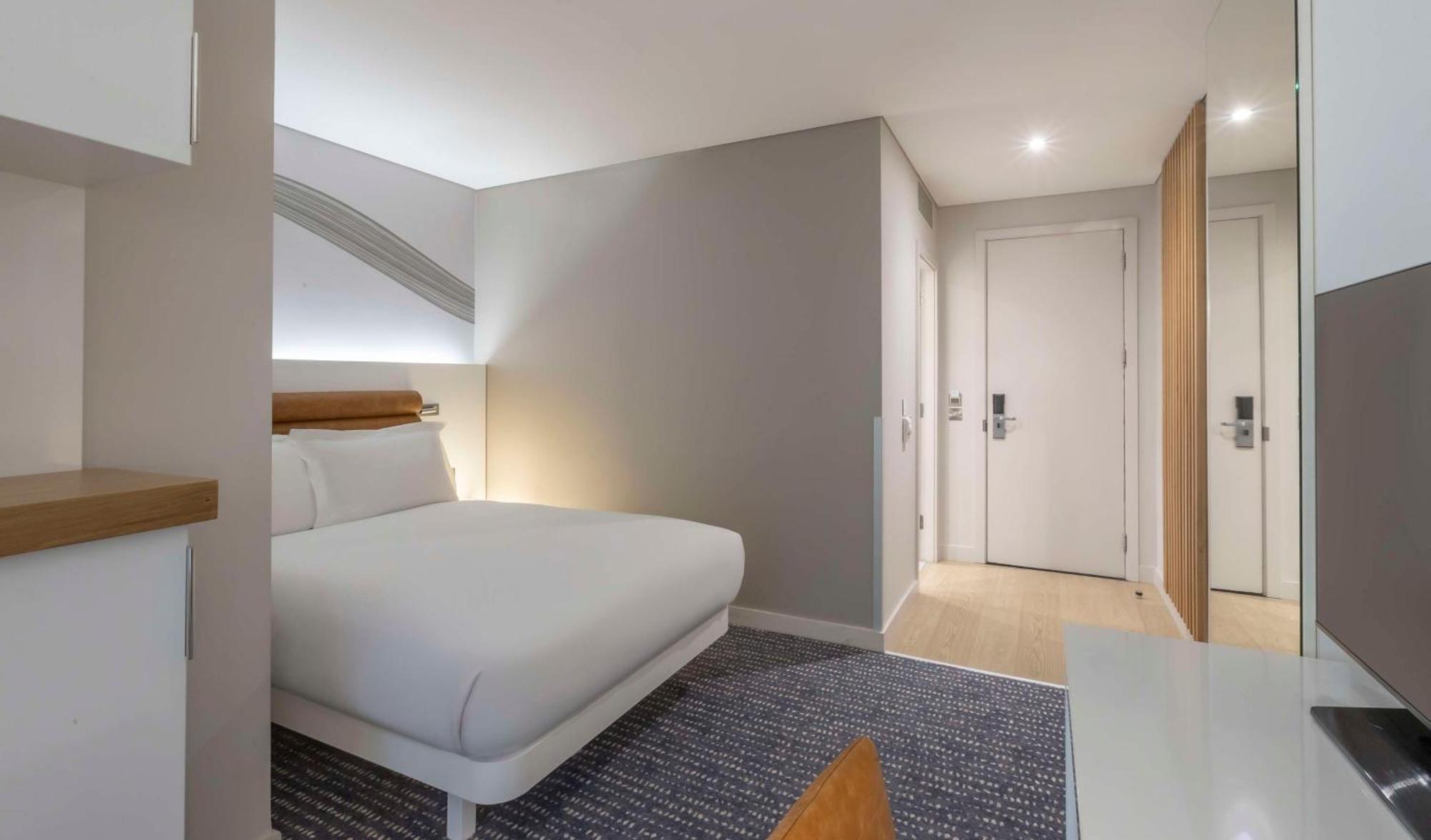 Отель The Morrison Dublin, Curio Collection By Hilton Экстерьер фото A bedroom at the hotel