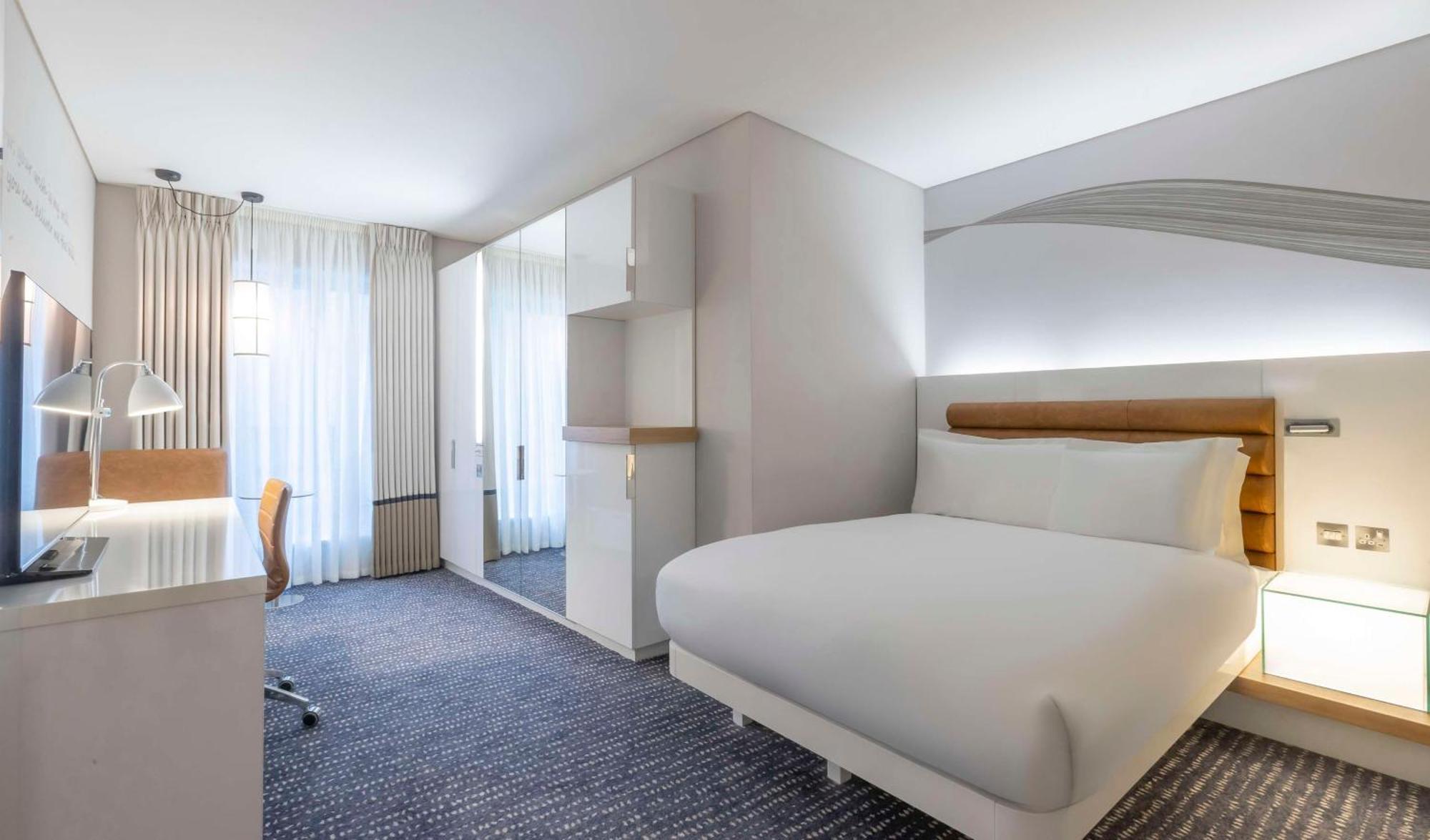 Отель The Morrison Dublin, Curio Collection By Hilton Экстерьер фото A room at the Hilton Garden Inn in London, United Kingdom