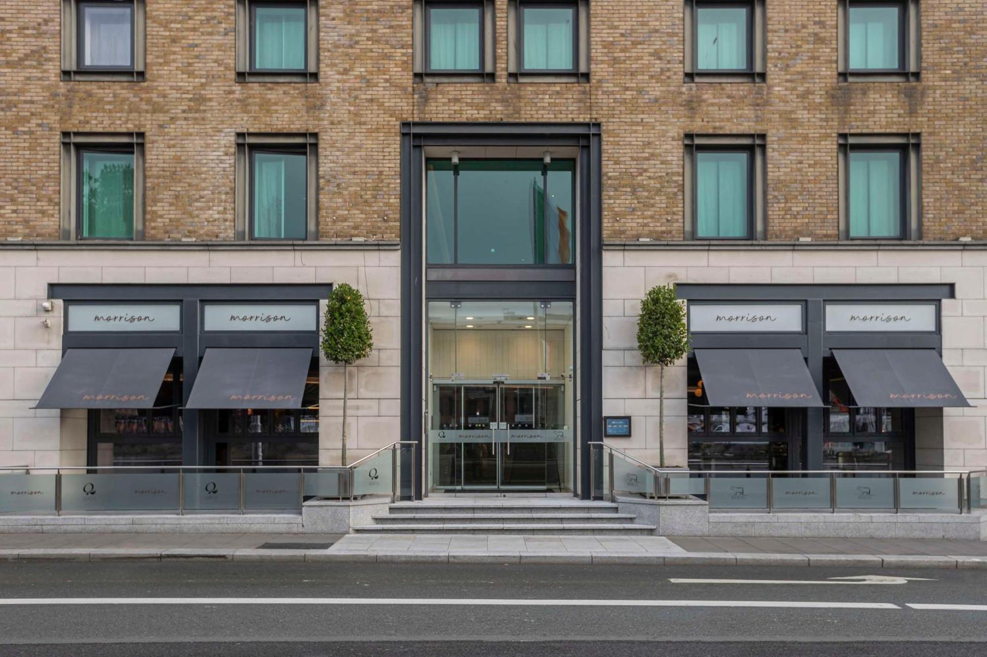 Отель The Morrison Dublin, Curio Collection By Hilton Экстерьер фото The entrance to the hotel